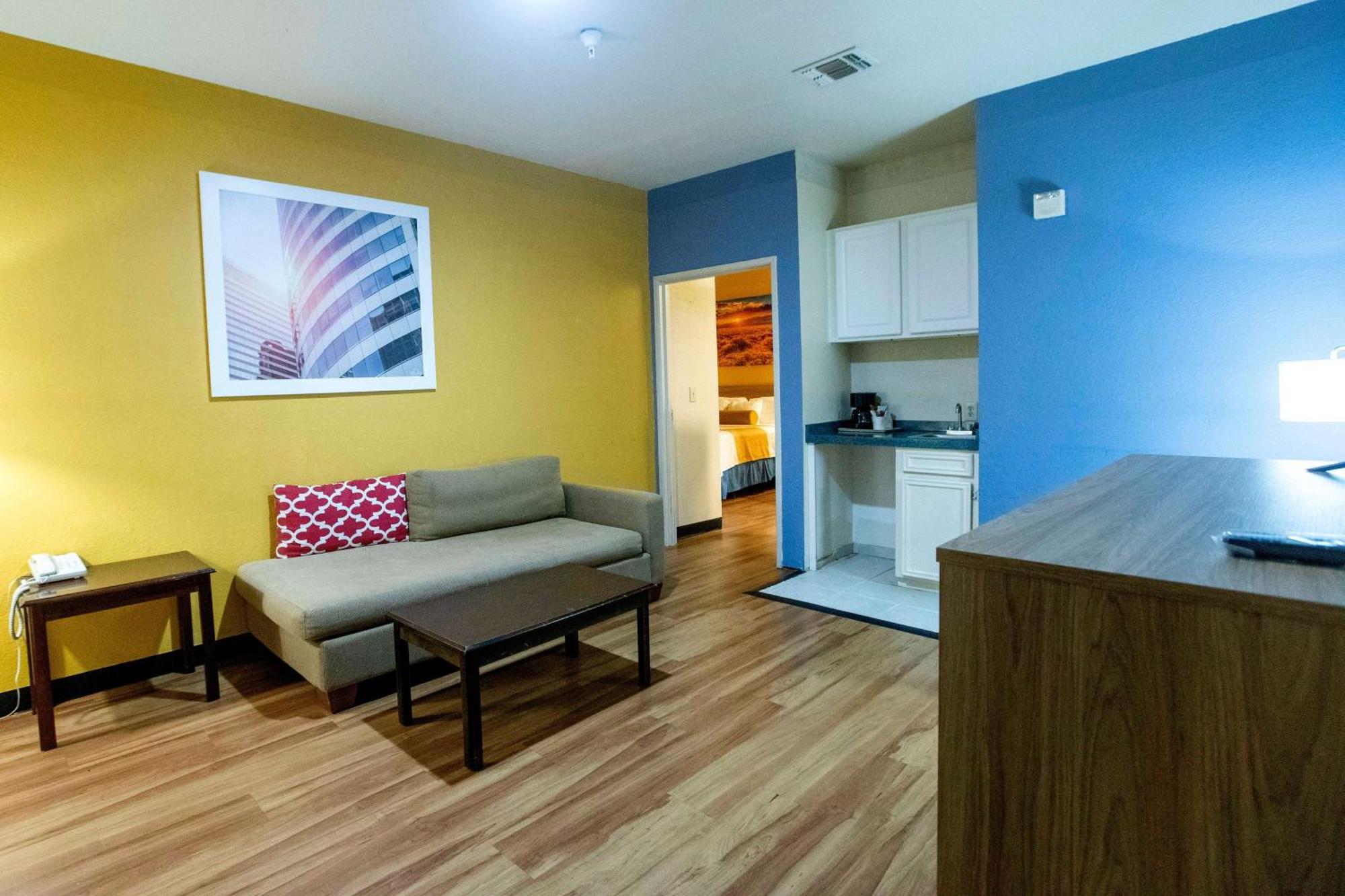 Days Inn & Suites By Wyndham Houston North/Aldine Exterior foto